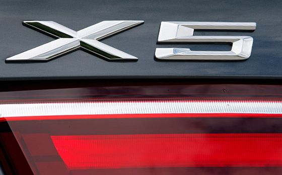 Rückruf: Bei 2.000 BMW X5 mit Achtzylinder-Motor muss die Bremsunterdruckleitung ausgetauscht werden. (Foto: BMW)