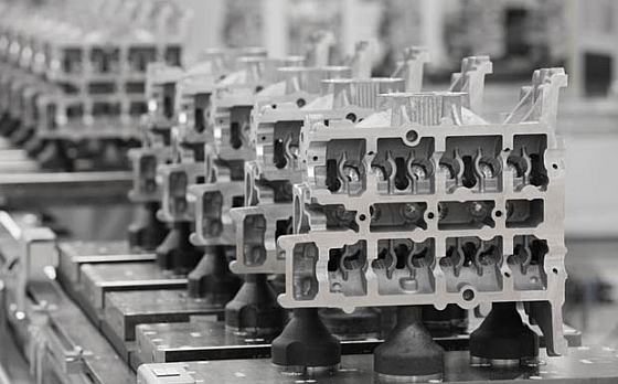 Produktion der Ecoboost-Motoren im Ford-Werk: Einige Modelle wurden mit einem fehlerhaften Abschnitt des Motor-Ansaugluftkanals ausgestattet. (Foto: Ford)