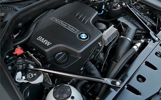Der BMW-Reihenvierzylinder N20 (hier im 528i) hat Probleme mit der Nockenwelle, die zum Ausfall der Bremskraftunterstützung führen können. (Foto: BMW)