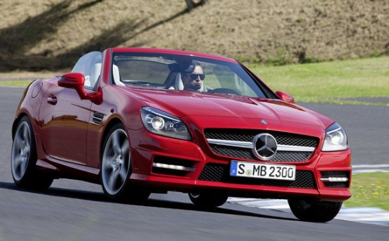 Rückruf: Der Tausch des Beifahrerairbags u.a. beim Mercedes-Benz SLK ist laut Hersteller inzwischen fast abgeschlossen. (Foto: Daimler Benz)