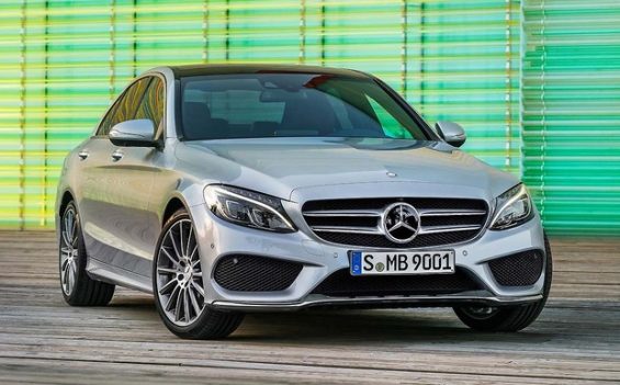 Ein Softwarefehler kann bei der C-Klasse (Bild) und beim GLC die Servolenkunterstützung vorübergehend deaktivieren. (Foto: Mercedes-Benz)