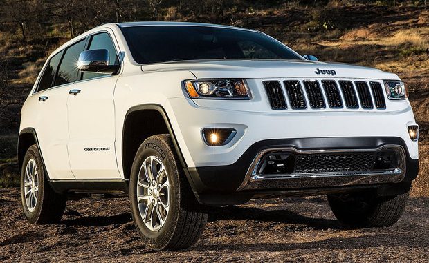 Autos der Marke Jeep (hier im Bild der aktuelle Grand Cherokee) fallen mit besonders vielen Rückrufen auf - darunter auch viele, bei denen Materialfehler und weitere Mängel schwere Unfälle verursachen können. (Foto: Jeep)