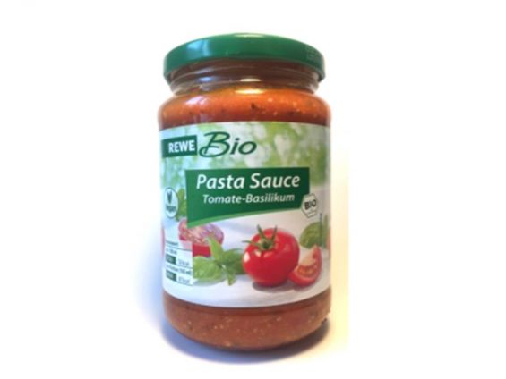 Enthält nicht das, was draufsteht: Statt Tomate-Basilikum-Sauce enthält das Glas Ricotta-Sauce - und das kann für Allergiker gefährlich sein. (Foto: NABA)
