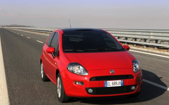 Der Fiat Punto hat Probleme mit den vorderen Gurtstraffern. (Foto: Fiat)