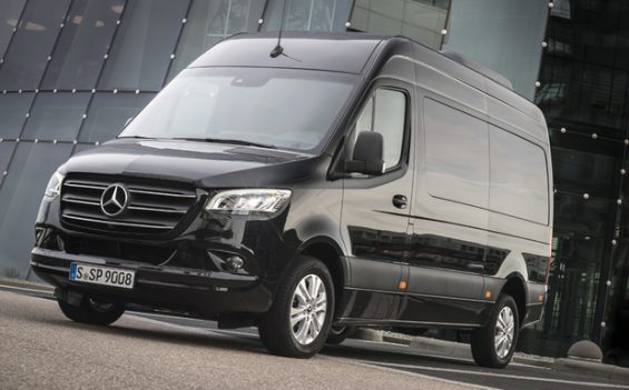 Bei manchen Mercedes-Benz Sprinter können einige Assistenz- und Sicherheitssysteme nicht verfügbar sein. (© Foto: Daimler)